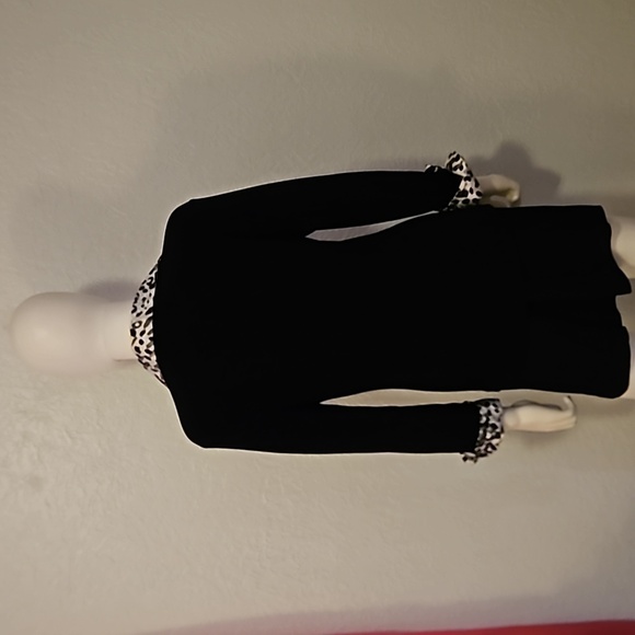 CHICO'S Monochrome Leopard Print Split Neck Bracelet Sleeve Blouse - Picture 6 of 9